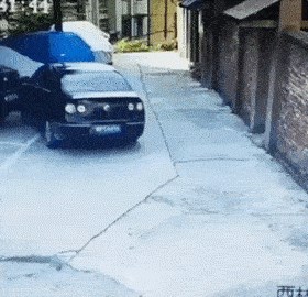 Je li ovo najgore parkiranje ikad? Pogledajte kakav je cirkus snimila nadzorna kamera