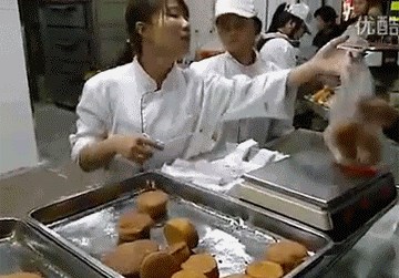 Svaki šef sanja o ovakvoj radnici: Njen talent zadivi svakog kupca