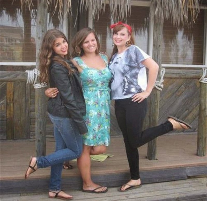 Njena majica je gladna...