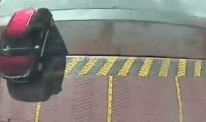 Evo što se dogodilo vozaču koji se u posljednji tren htio ubaciti na trajekt