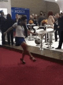 RONALDO U ŽENSKOM TIJELU Djevojka uzela loptu i rasturila, pogledajte što je izvela u štiklama!