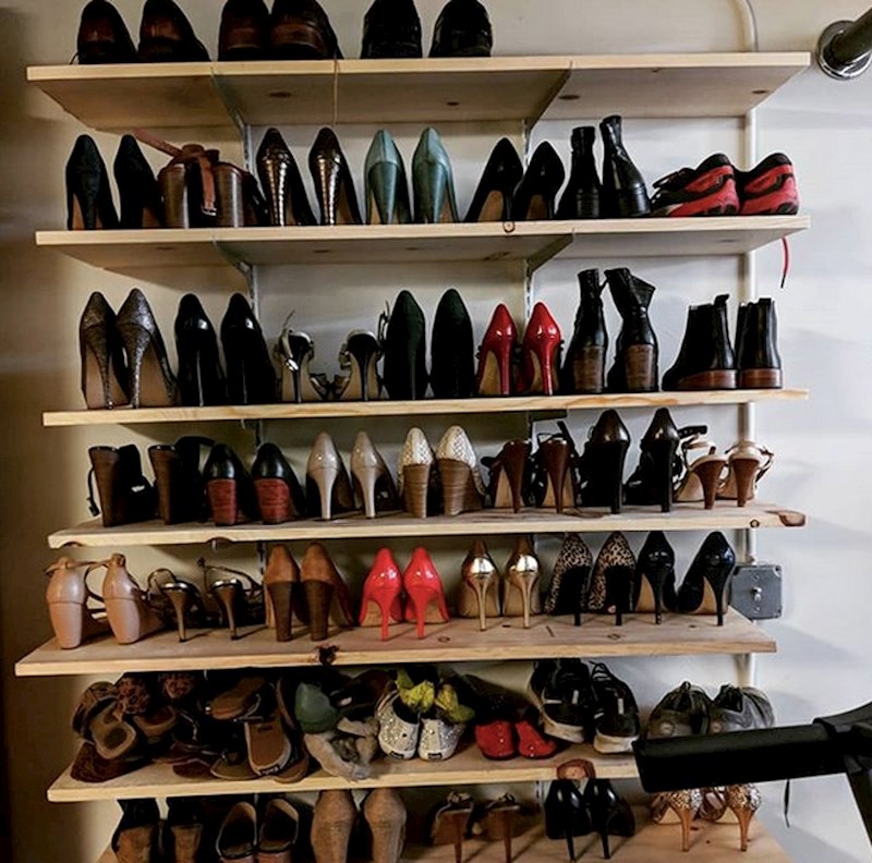 Ono kad nemaš mjesta za svoju obuću jer tvoja draga zauzme sve za sebe...