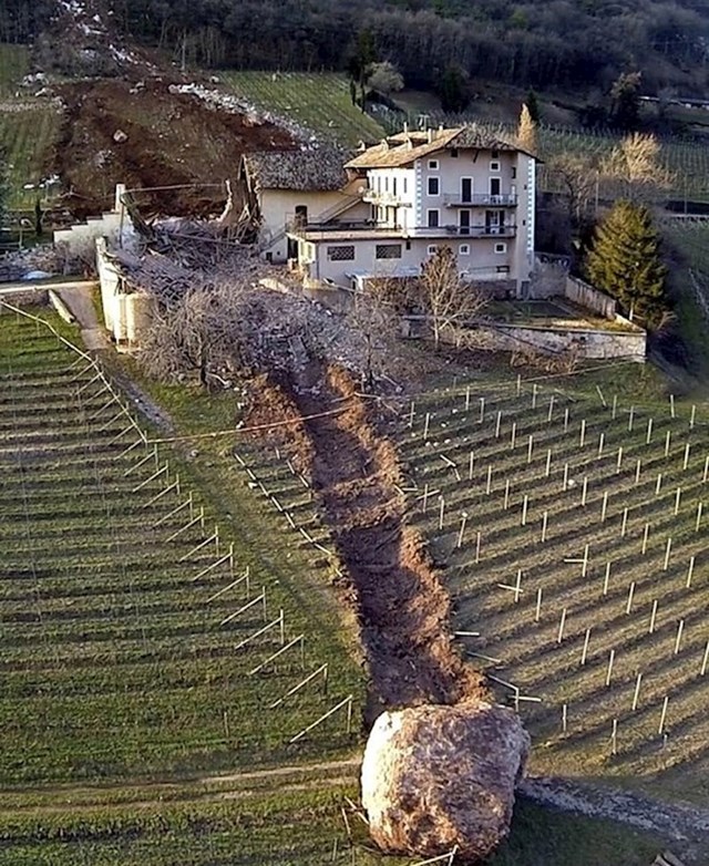 Ogromna stijena umalo je srušila obiteljsku kuću u Italiji.