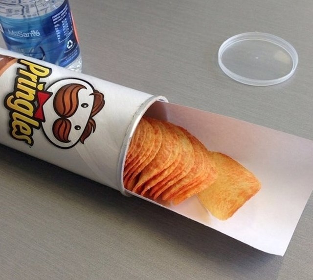 Kako lakše izvaditi Pringles čips...