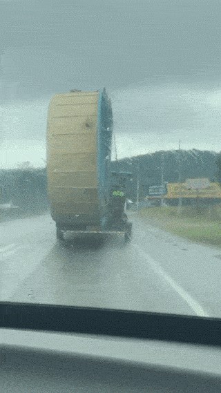 Prijevoz bazena mu se učinio kao jednostavan posao, a onda je shvatio da ima veliki problem...