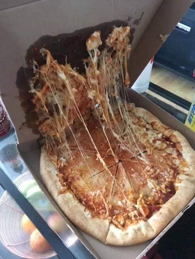 Kutija je pojela najbolji dio pizze.