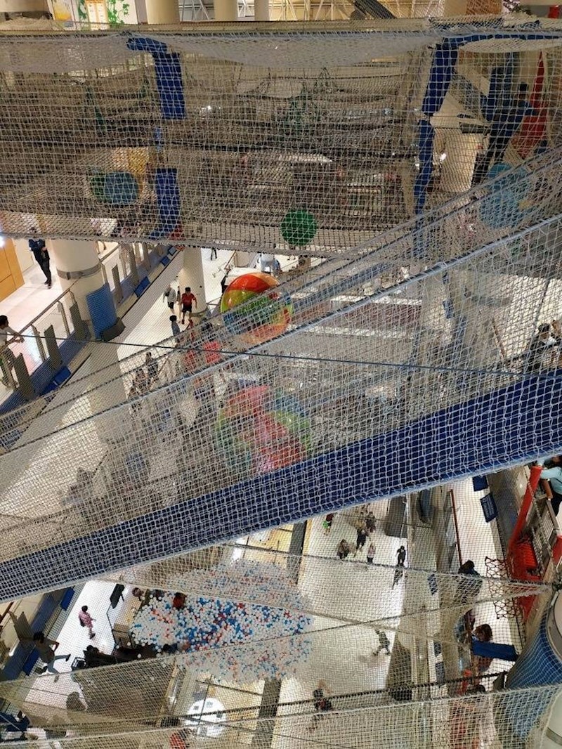 Neki shopping centri imaju čudna igrališta za djecu...