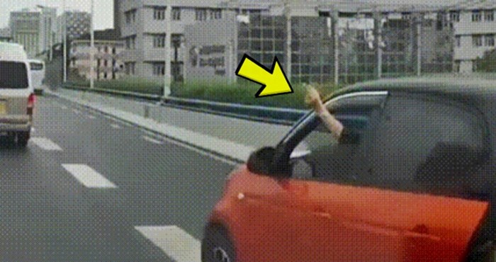 Živčani lik je drugom vozaču pokazivao srednji prst, a onda mu se dogodila nevjerojatna glupost