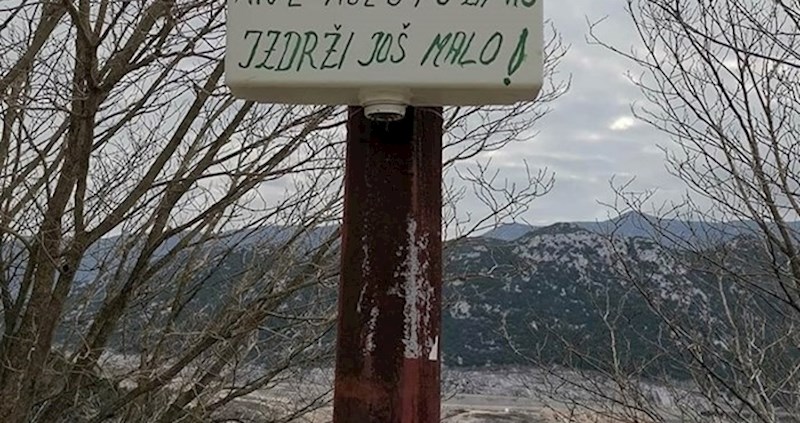 "Izdrži još malo!" Dalmatinac ostavio važnu obavijest i nasmijao prolaznike