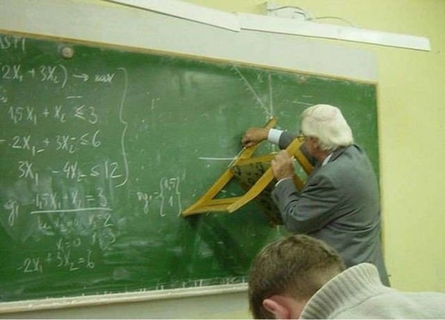 Ni ovaj profesor nije imao ravnalo. Uzeo je stolicu.