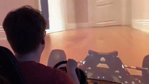 Genijalac je sebi ispunio dječački san: Vozio je trćaki automobil po kući, evo kako