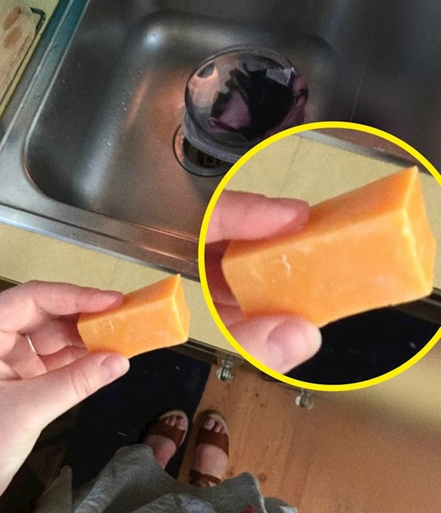 Nije shvaćala zbog čega se sapun ne pjeni... dok nije primijetila da je to zapravo komad sira.