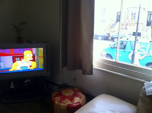 Netko je slikao Homera u savršenom trenutku, pogledajte što je vidio vani.