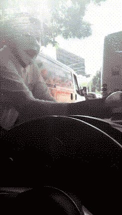 Pantomimičar je vozaču "očistio" vjetrobransko staklo, način plaćanja bio je još zanimljiviji