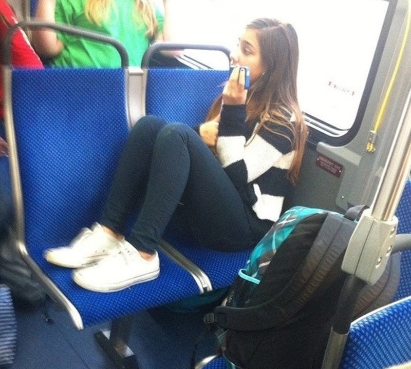 Kad netko zauzme nekoliko mjesta za sjedenje...