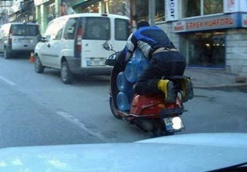 Htio je ponijeti što više kanistera...