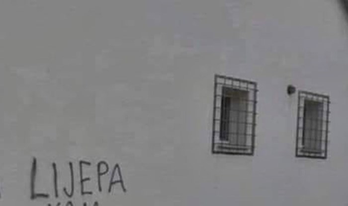 Ovim ljudima se na kući pojavila poruka koja ih je jako naljutila