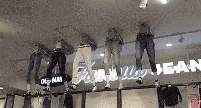 U trgovini s odjećom su na malo jeziv način pokušali pokazati kako hlače izgledaju kada u njima hodate