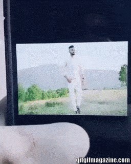 Listao je fotke prijatelja koji na internetu glumi da je bogat pa pokazao što se krije iza njegovog bogatstva