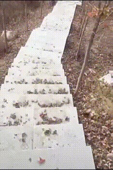 Usred ničega vidio je stepenice, razočarao se kad je vidio do čega vode