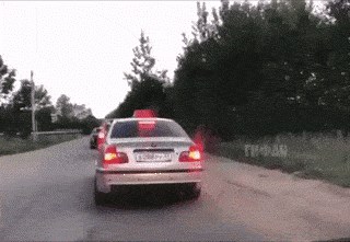 Putnik bacao smeće kroz prozor auta, taksist je problem riješio na poprilično neočekivan način