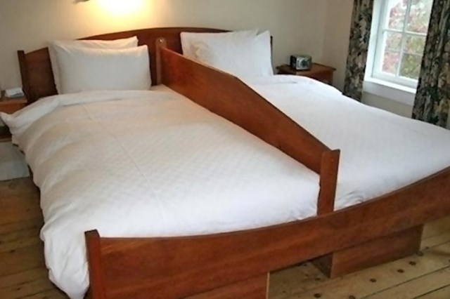 ovaj krevet savršeno prikazuje osjećaj kad te žena odbija. što se ovdje dogodilo?! :)