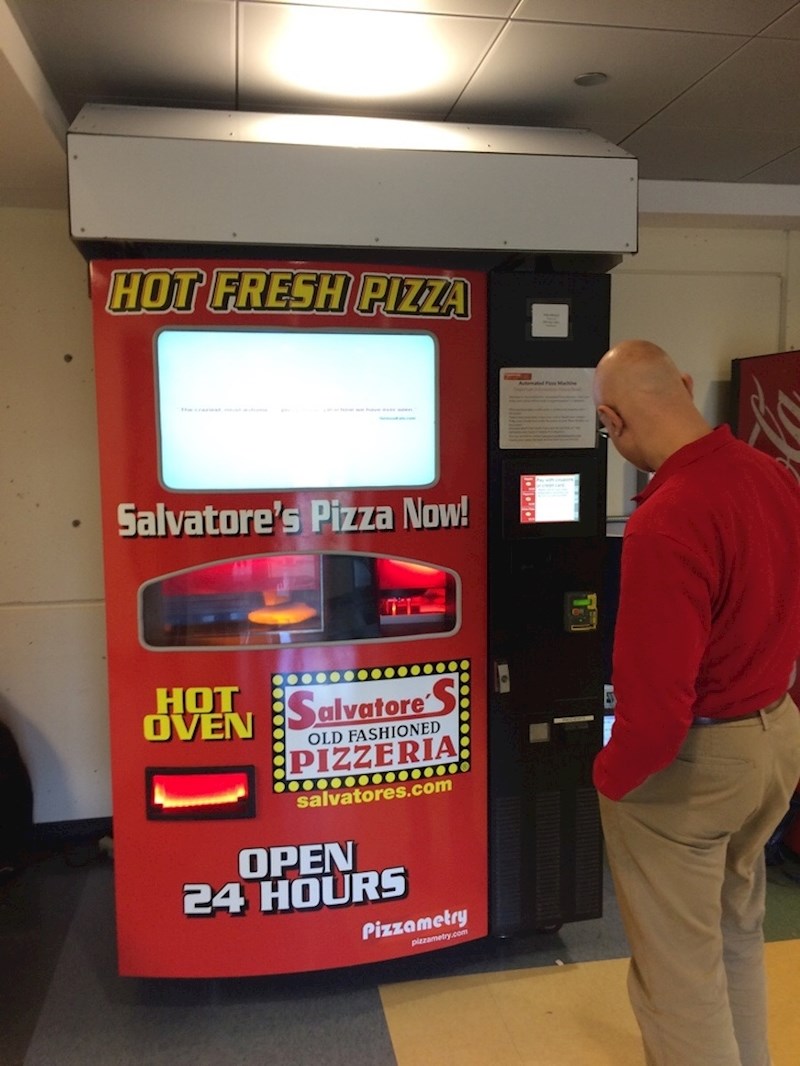 Na ovom fakultetu postoji automat na kojem možete kupiti pizzu.