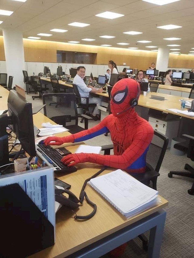Spider-Man radi u uredu!