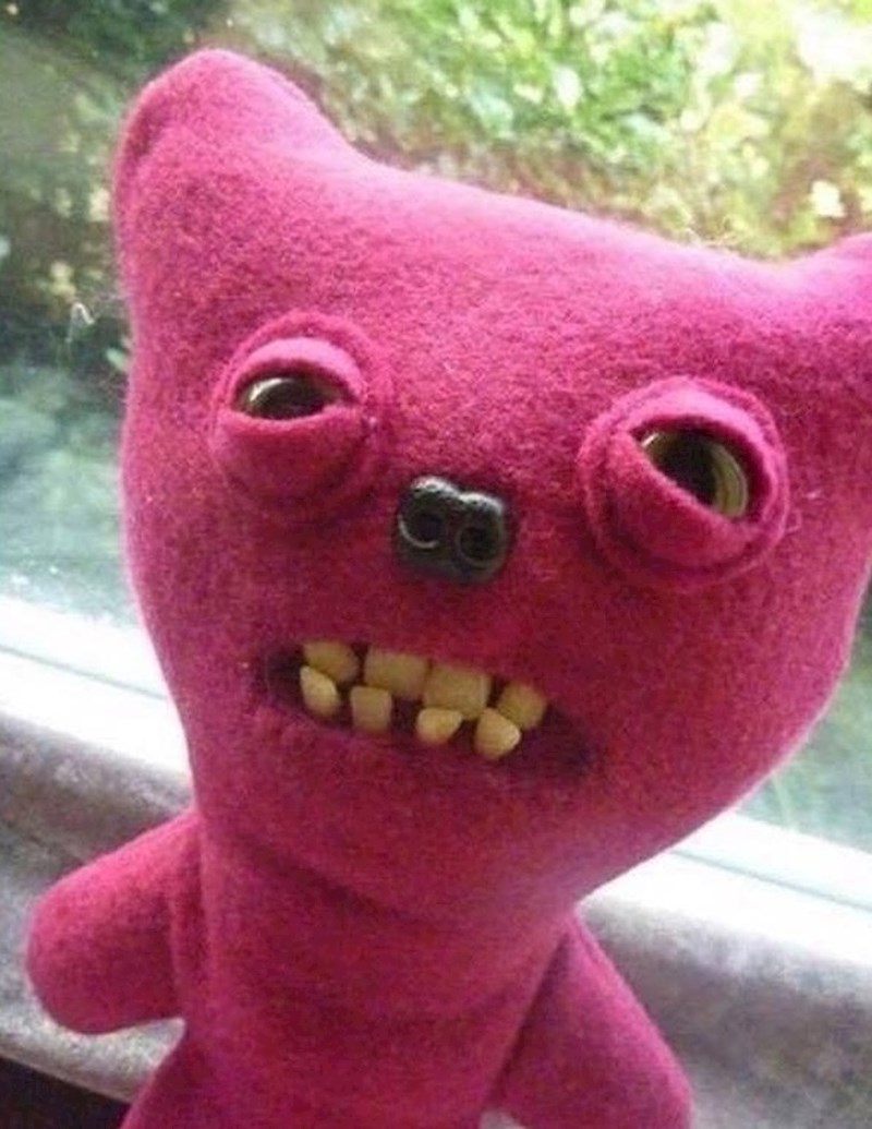 Jeste li ikad vidjeli dječju igračku s pravim zubima i psiho-pogledom?