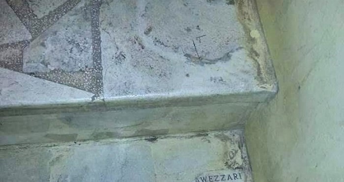 Čovjek nije znao što da misli kad je na stepenicama ugledao čudan detalj