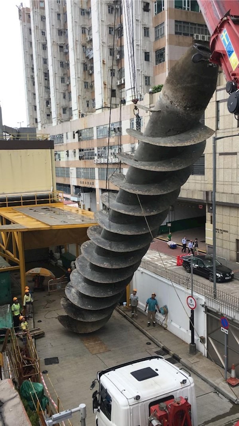 "Jeste li ikad vidjeli veće svrdlo?"