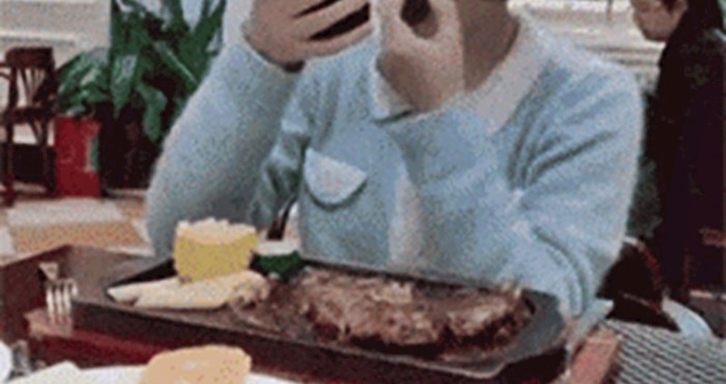 Ovaj smiješni primjer odlično pokazuje zašto je nekim ženama teško jesti vani