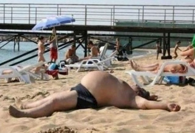 Najluđe slike s godišnjih odmora: Nećete vjerovati što neki ljudi rade na plažama #5