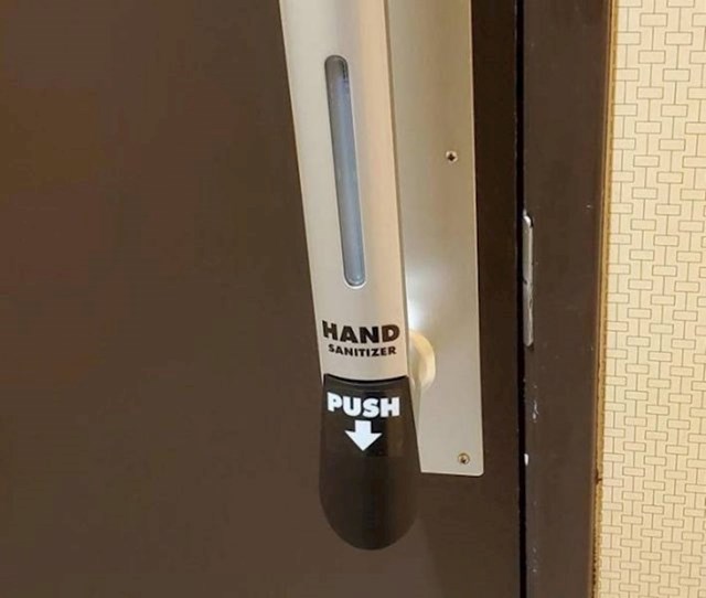 Ova ručka na vratima istovremeno dezinficira vaše ruke.