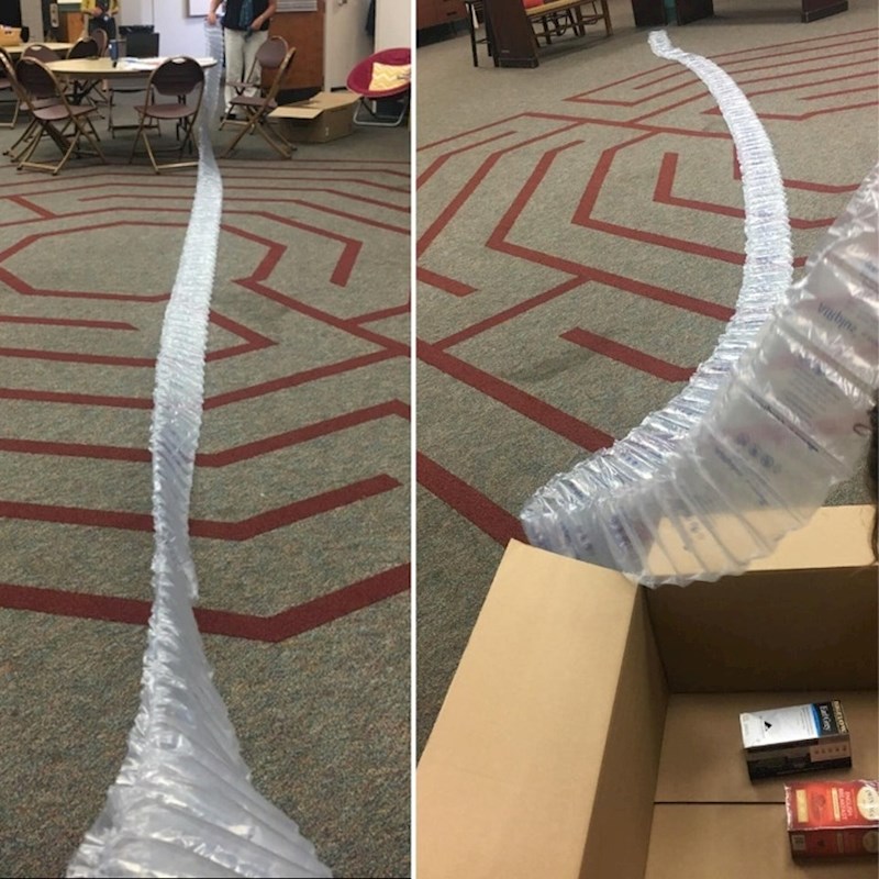 Dvije kutije čaja naručene preko interneta došle su u ogromnoj kutiji s previše zaštitnih zračnih jastučića.