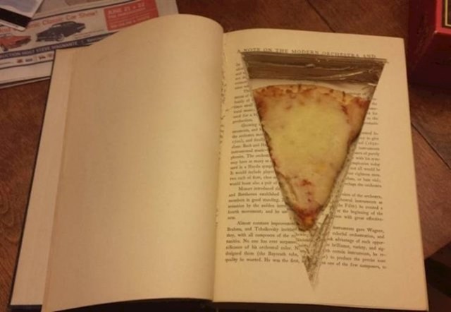 "Danas sam saznala da moj muž ima knjigu za skrivanje komada pizze."
