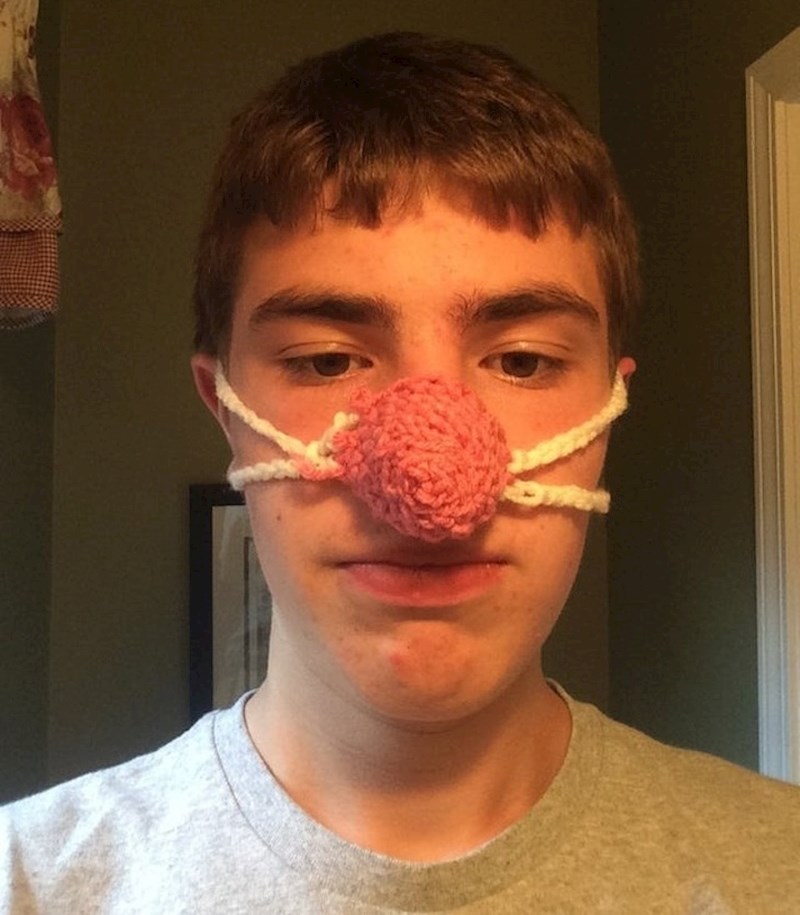 "94-godišnja prabaka mi je ovo napravila kako mi se nos ne bi smrznuo vani iako uopće nije hladno."