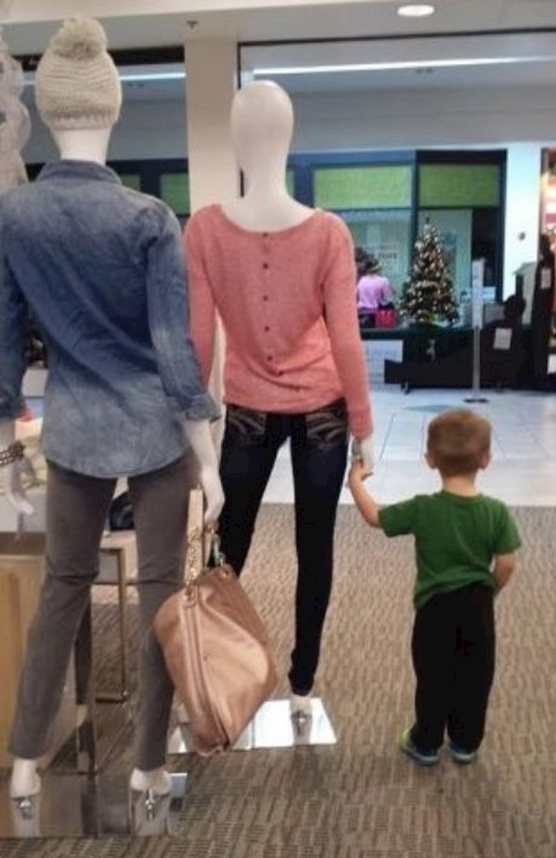 "Smislio sam igru, rekao sam mu da glumi da je izložbena lutka."