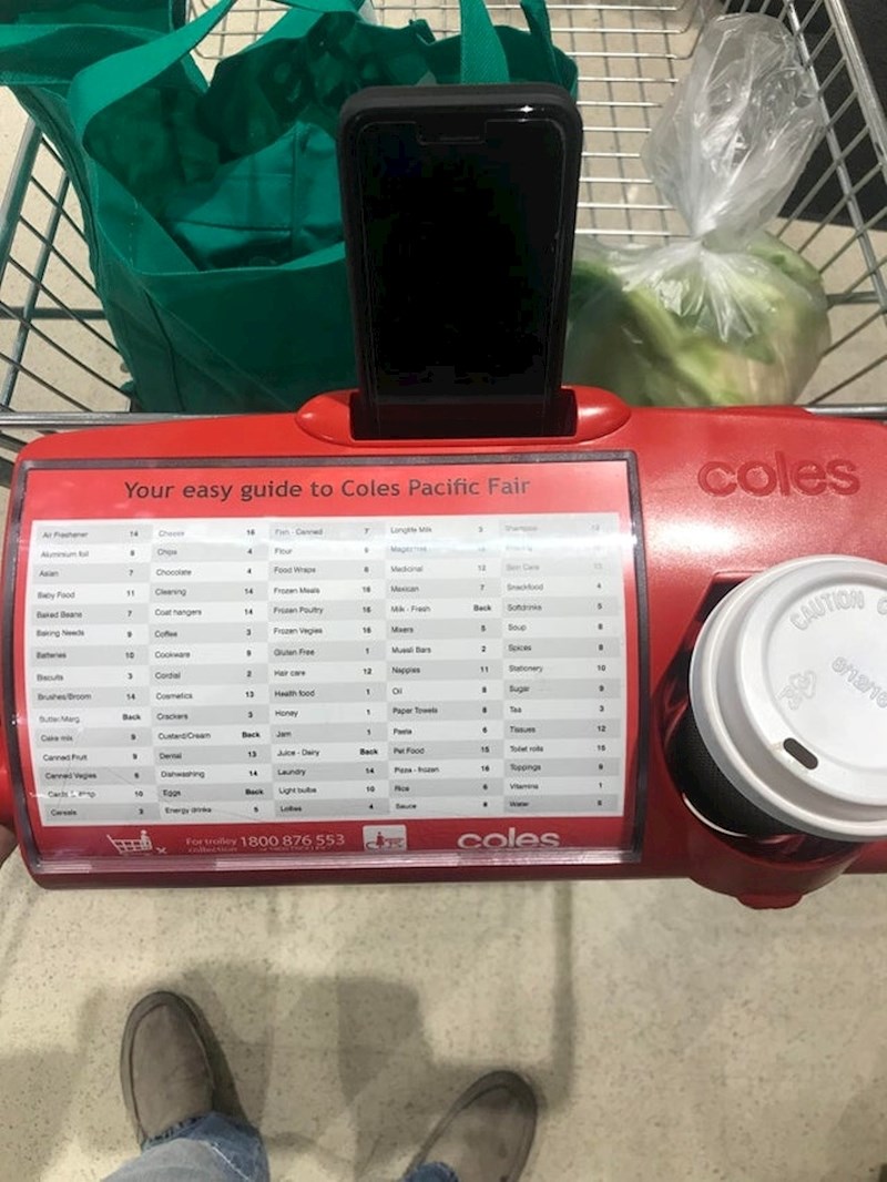 Ova trgovina ima držač za mobitel, kavu i vodič za pronalazak najpopularnijih proizvoda.