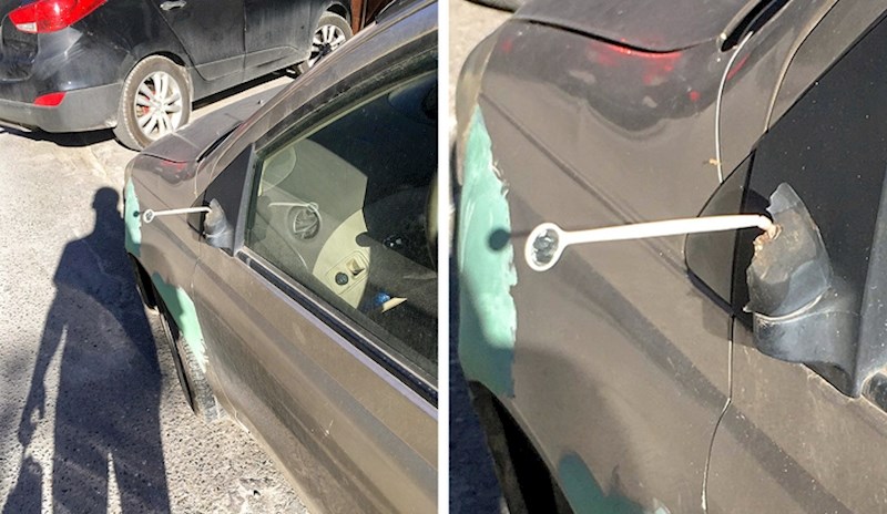 Retrovizor mu je bio otkinut pa je morao pronaći nekakvu zamjenu. Ovo nije bio baš najbolji izbor...