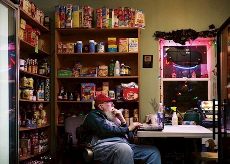 Gary Carr radi u Kozy Korner Store, jednom od ukupno dva dućana u Whittieru.