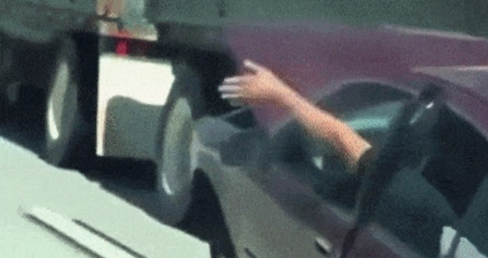 Vozač je na autocesti snimio najbizarniji prizor ikad, pogledajte što se nekome dogodilo