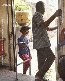 Putnik nije mogao vjerovati svojim očima: Pogledajte što je ovaj lik radio dok se vozio vlakom