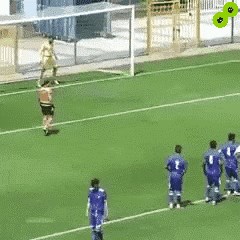 Vratar je obranio penal, a onda se dogodila jedna od najglupljih nezgoda u povijesti nogometa