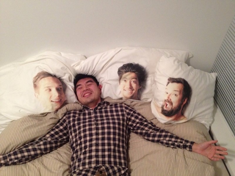 "Prijatelj nam se uselio u svoj prvi vlastiti stan pa smo mu napravili poseban poklon - jastučnice s našim licima."