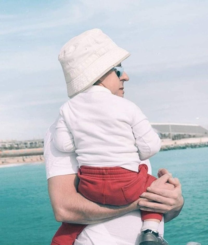 Ovo je jedna jako stara beba...