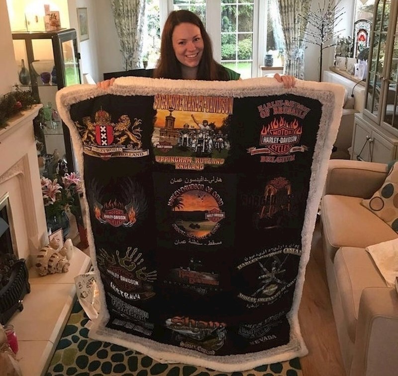 Mama je sinovima napravila pokrivač od tatinih majica nakon što je umro.