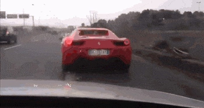 Netko je snimio najgoreg vozača Ferrarija ikad, pogledajte što se dogodilo nakon samo par sekundi