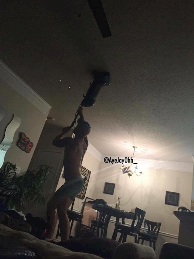 "Susjed koji živi iznad mene odlučio je usisavati stan dok spavam. Zbog toga sam i ja odlučio usisavati plafon u 3 ujutro."