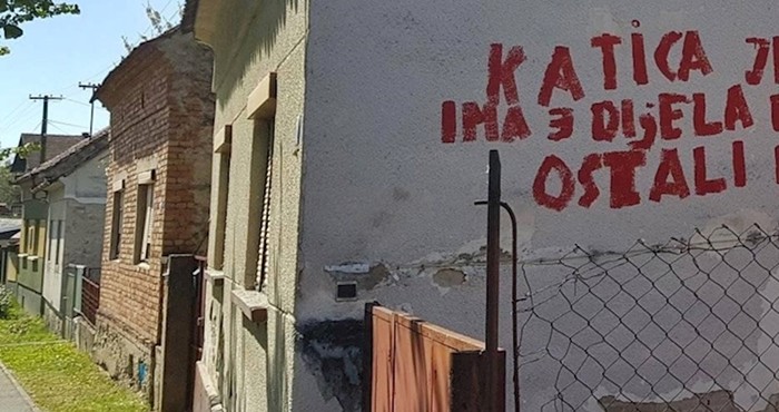 Slavonac je podijelio sliku kuće iz susjedstva koja na sebi ima čudan natpis